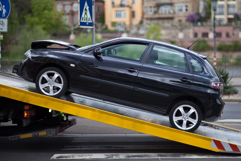 Retirada de coches en Marín